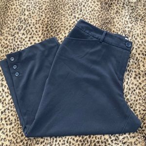 FINAL MARKDOWN-Dress Barn cropped pants, black in size 14W